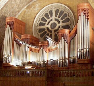 Huge organ, played well